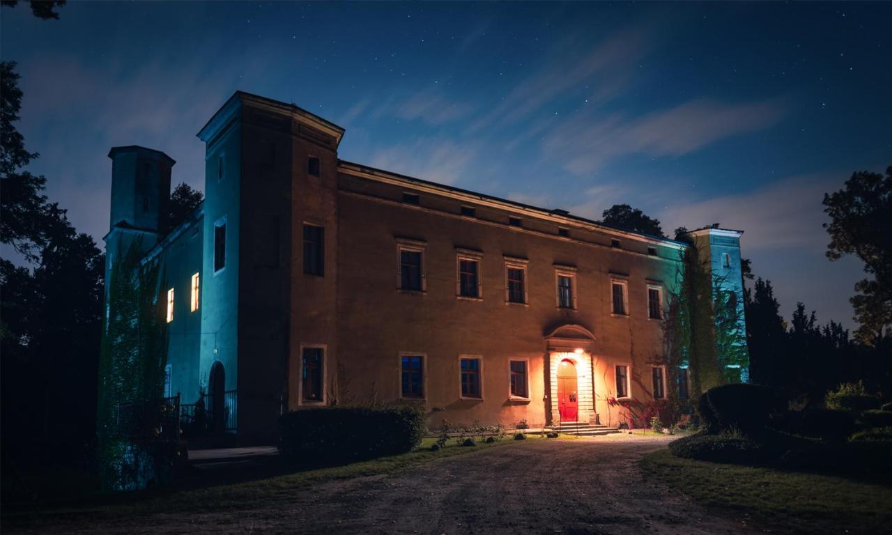 Aparthotel Zamek Dobroszyce Exterior foto