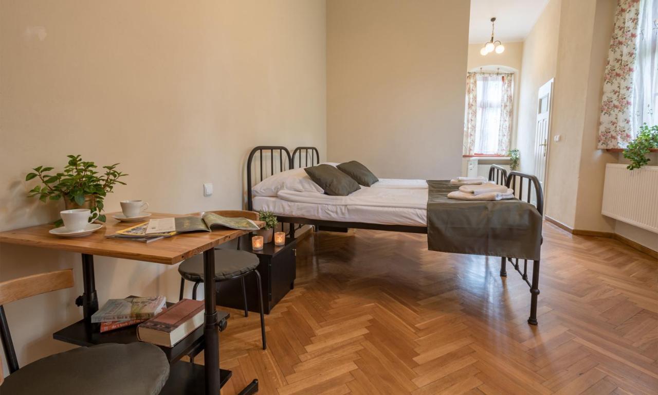 Aparthotel Zamek Dobroszyce Zimmer foto
