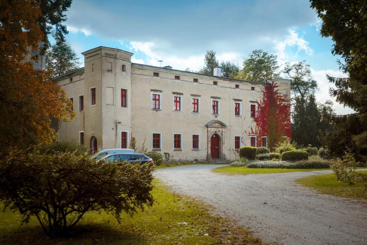 Aparthotel Zamek Dobroszyce Exterior foto
