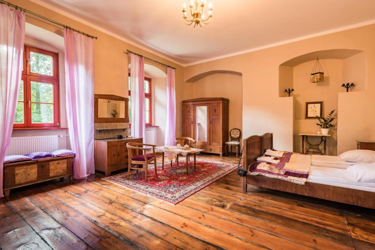 Aparthotel Zamek Dobroszyce Exterior foto