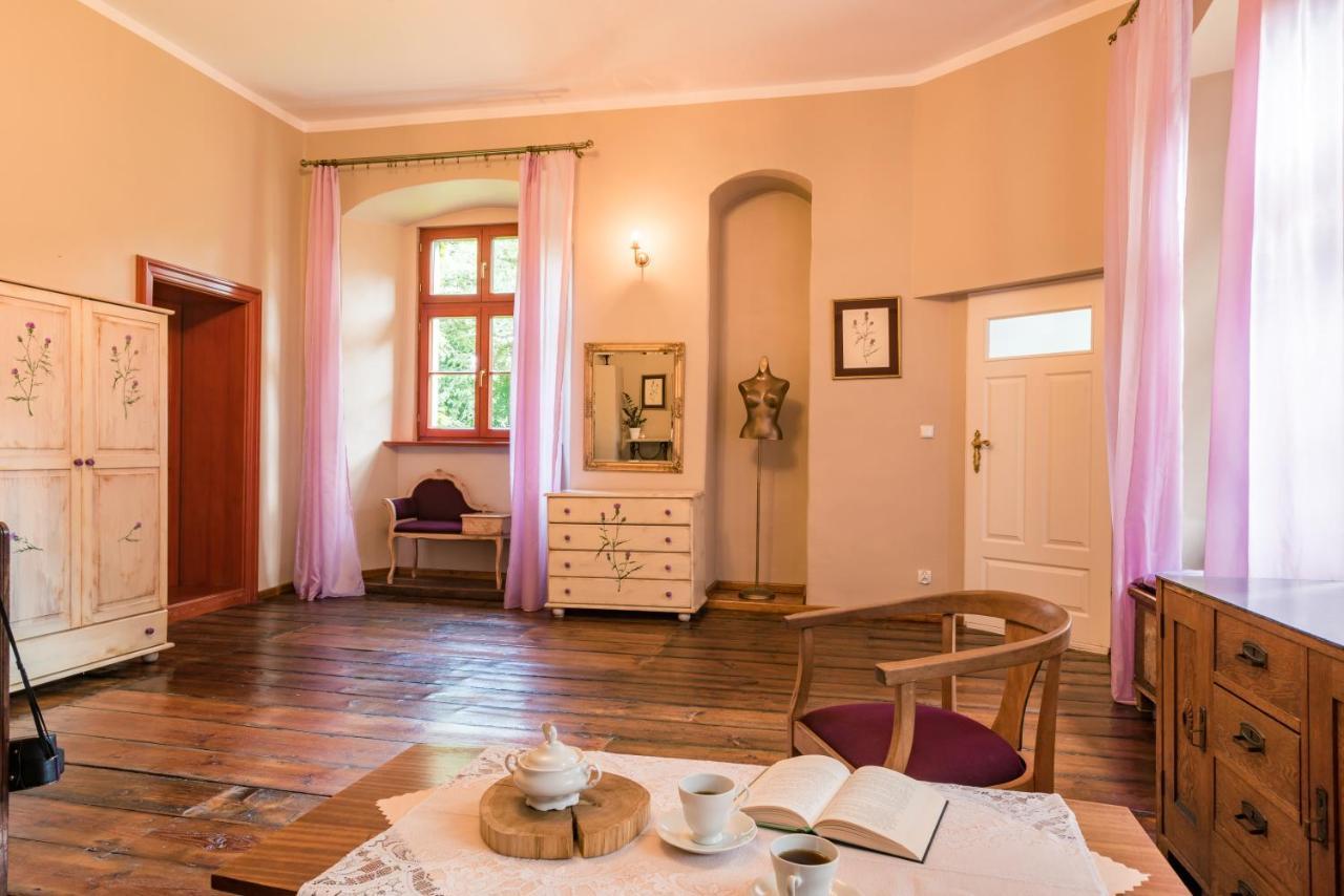 Aparthotel Zamek Dobroszyce Zimmer foto