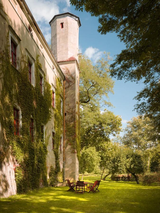 Aparthotel Zamek Dobroszyce Exterior foto