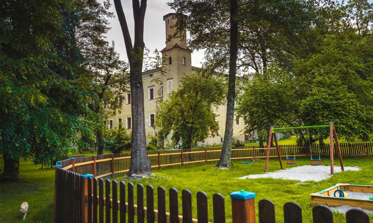 Aparthotel Zamek Dobroszyce Exterior foto