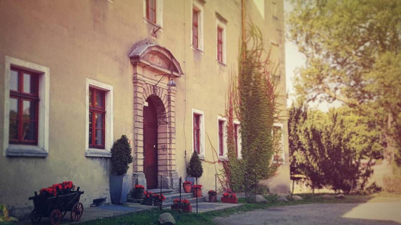Aparthotel Zamek Dobroszyce Exterior foto