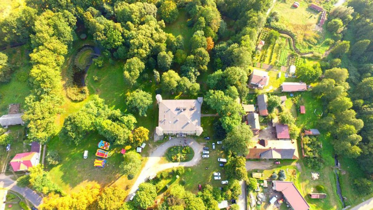 Aparthotel Zamek Dobroszyce Exterior foto