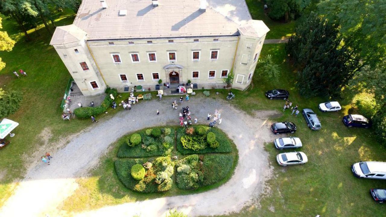 Aparthotel Zamek Dobroszyce Exterior foto