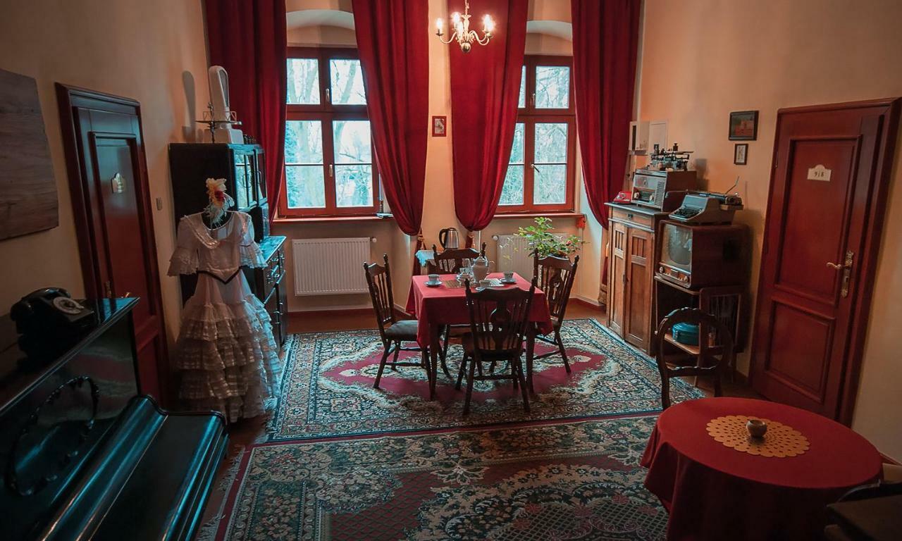 Aparthotel Zamek Dobroszyce Exterior foto