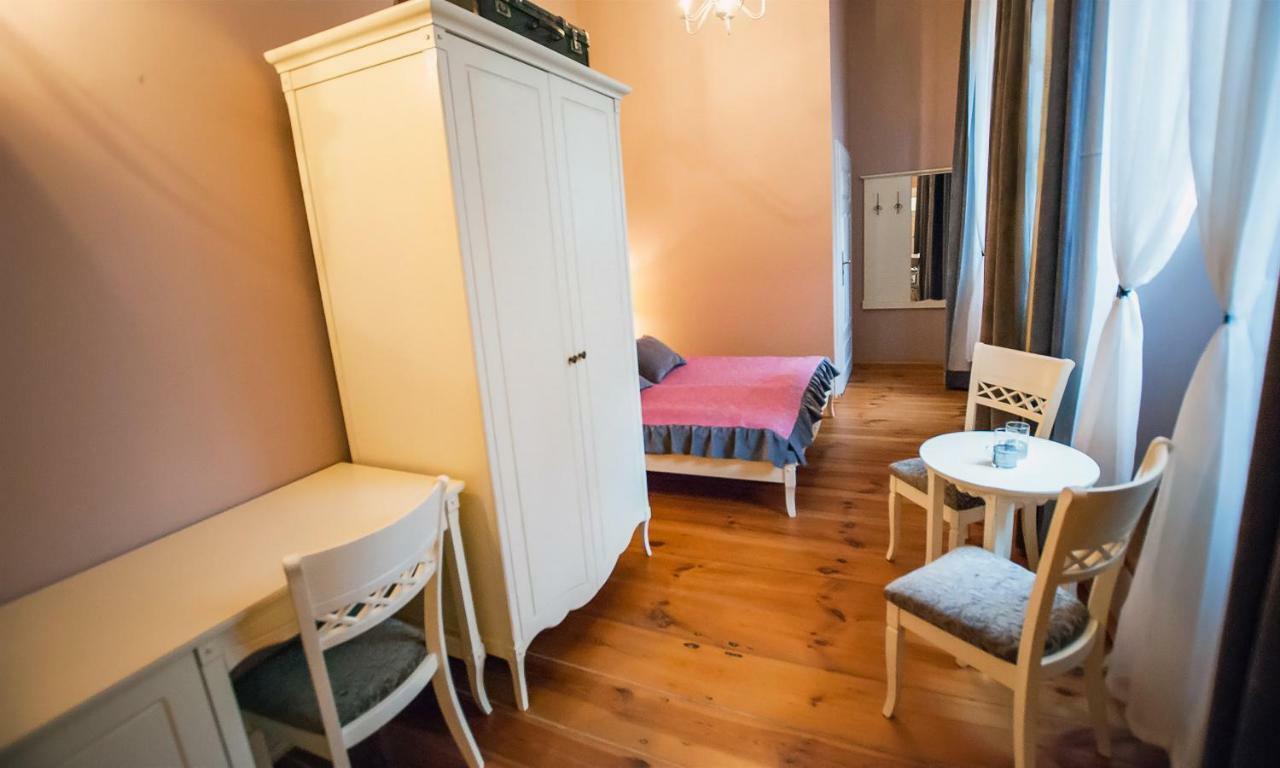 Aparthotel Zamek Dobroszyce Exterior foto