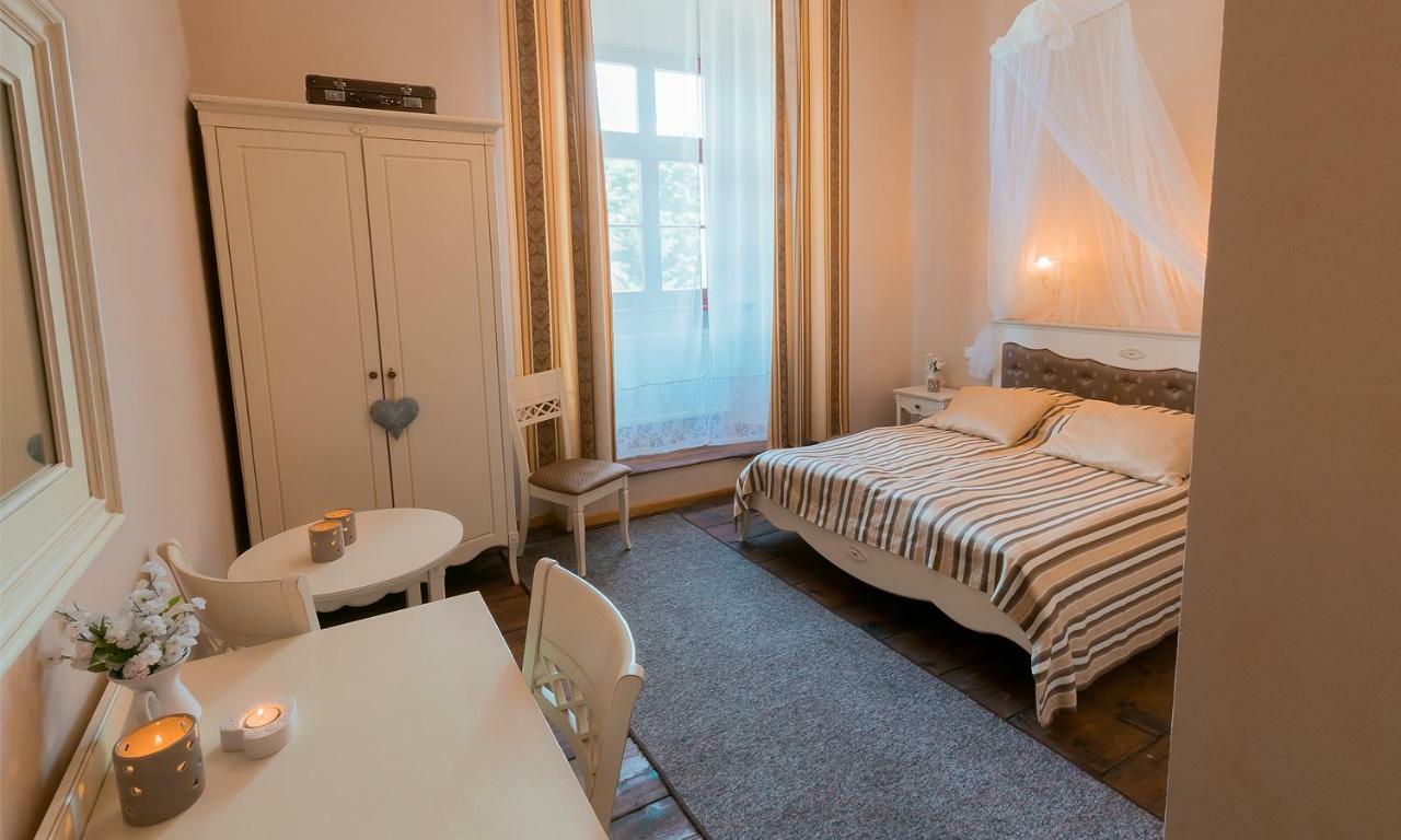 Aparthotel Zamek Dobroszyce Exterior foto