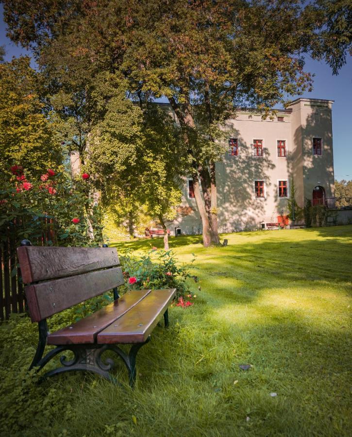 Aparthotel Zamek Dobroszyce Exterior foto